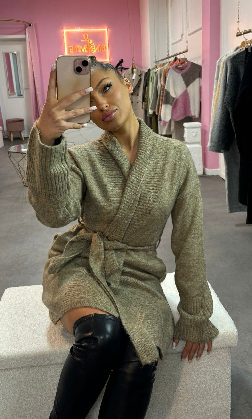 gilet beige en maille avec ceinture